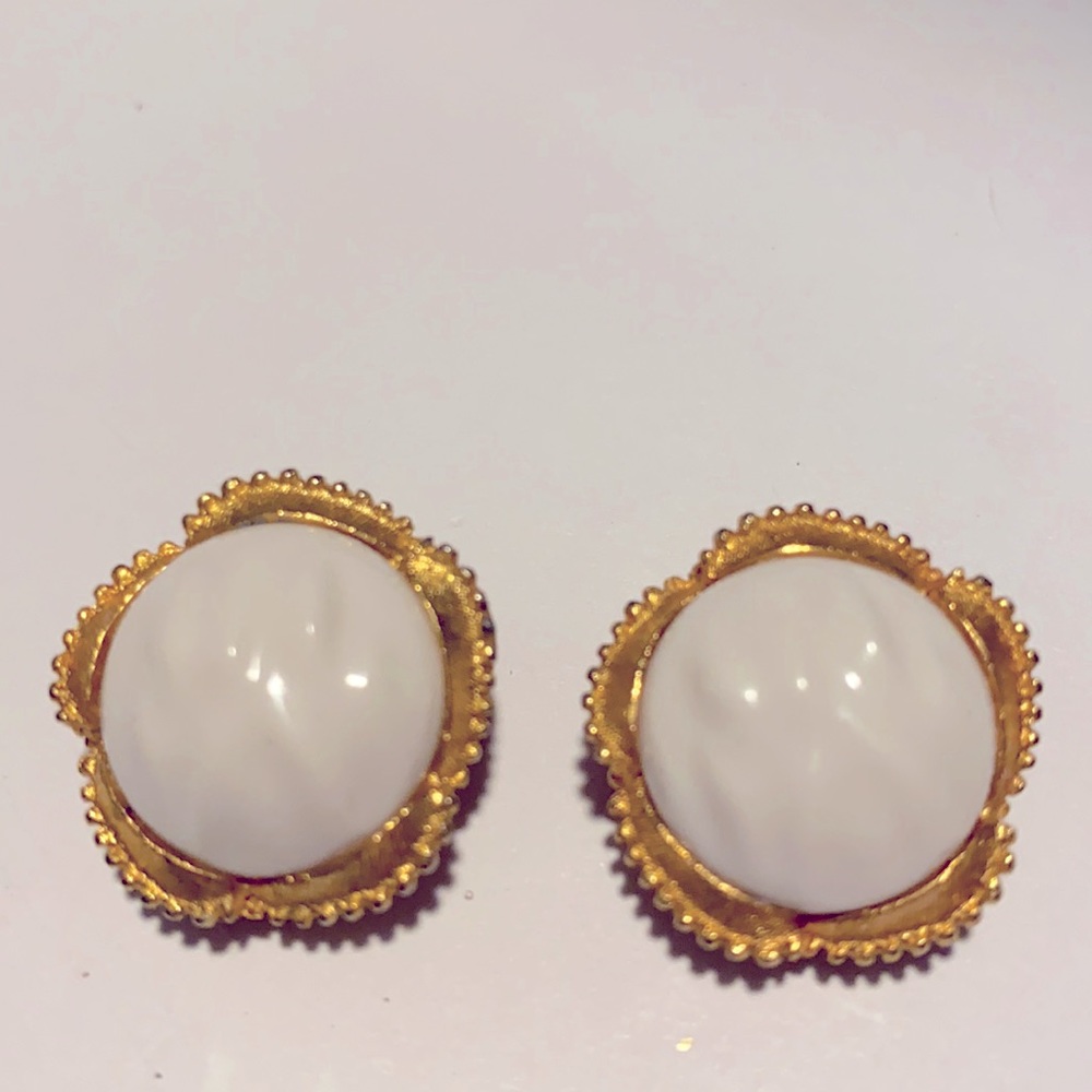 Vintage marvella gold clip on earrings